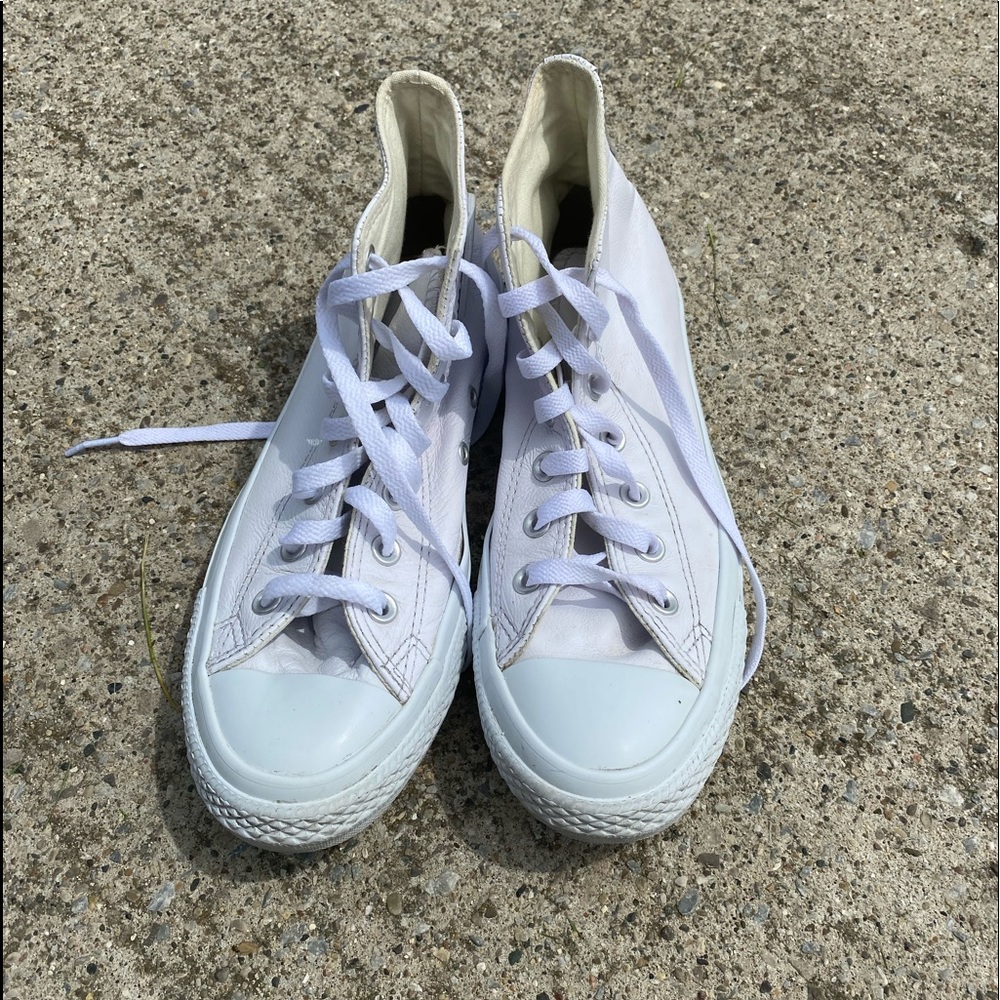 WHITE LEATHER HIGH TOP CONVERSE
